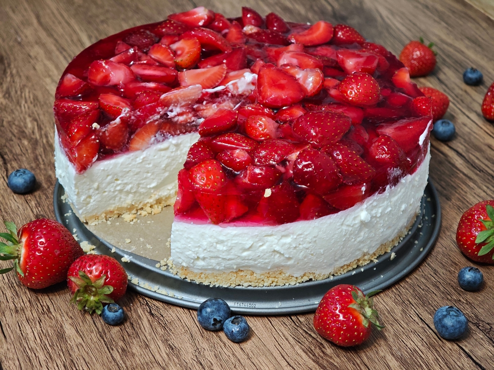 Cake Yogurt Strawberry - SQUEEZE